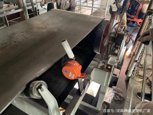 皮带跑偏的调整方向与策略
