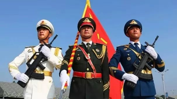 阅兵中的军靴风采，展现中国军人的荣耀与力量