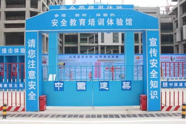 工地旋转安全通道效果图，设计与安全性的完美结合