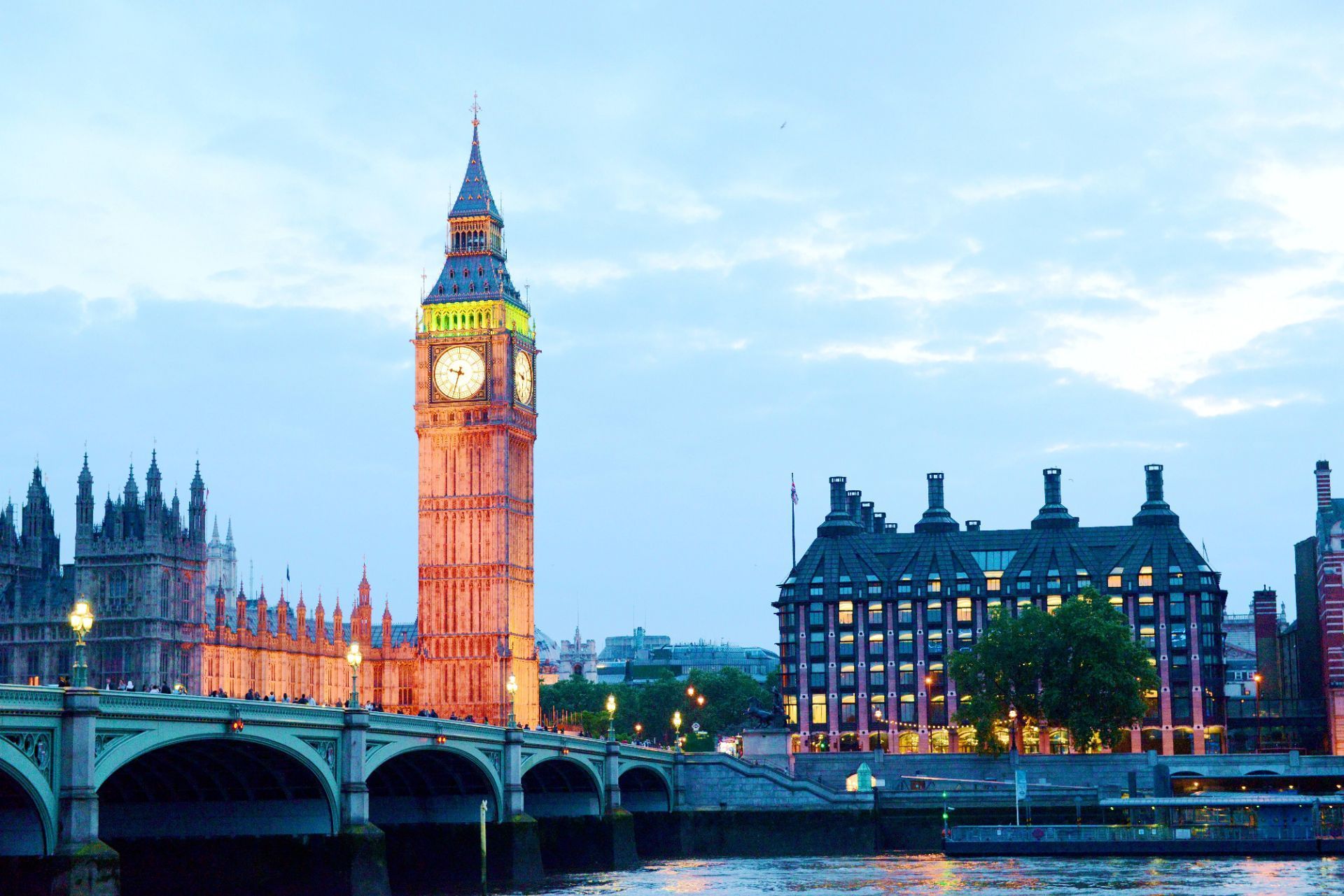 英国著名建筑物名称及其历史背景与文化意义