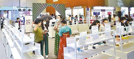 化妆品产品图，展现美丽艺术的视觉盛宴