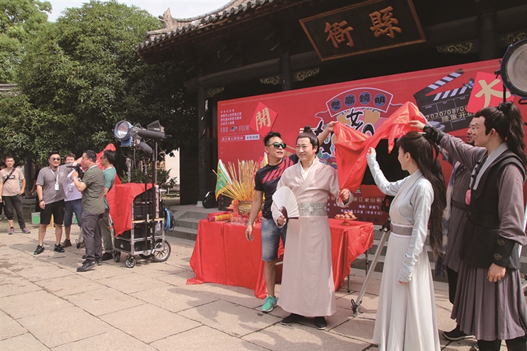 剧组古装，历史与艺术的融合