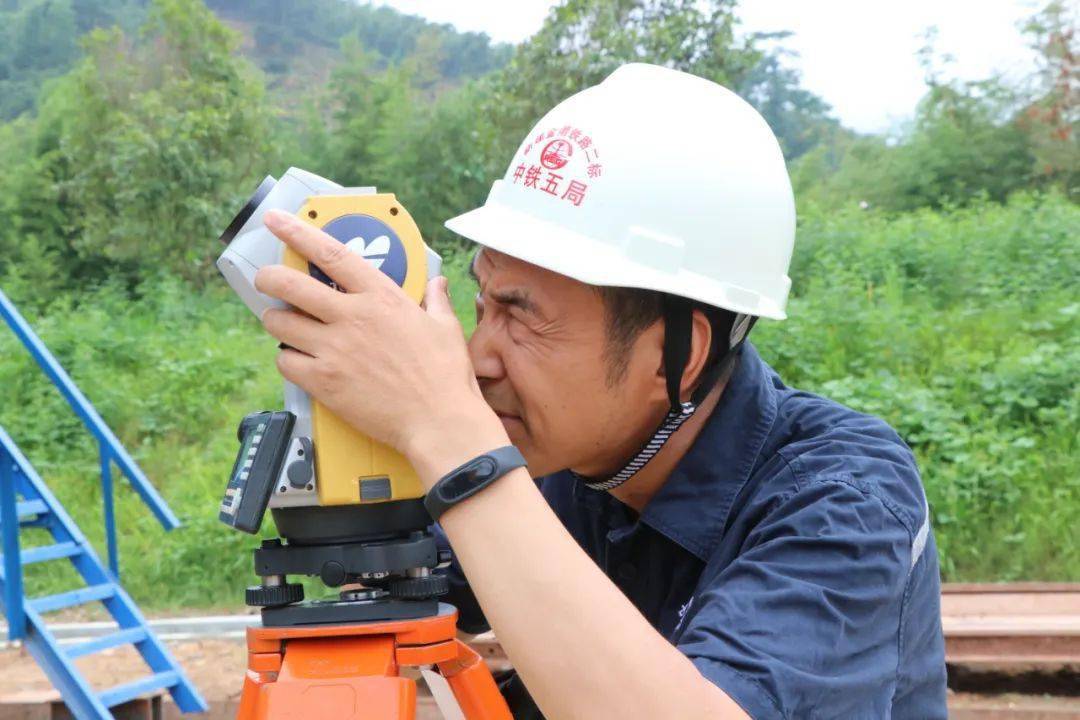 河南省测量专家——精准测量的先驱者