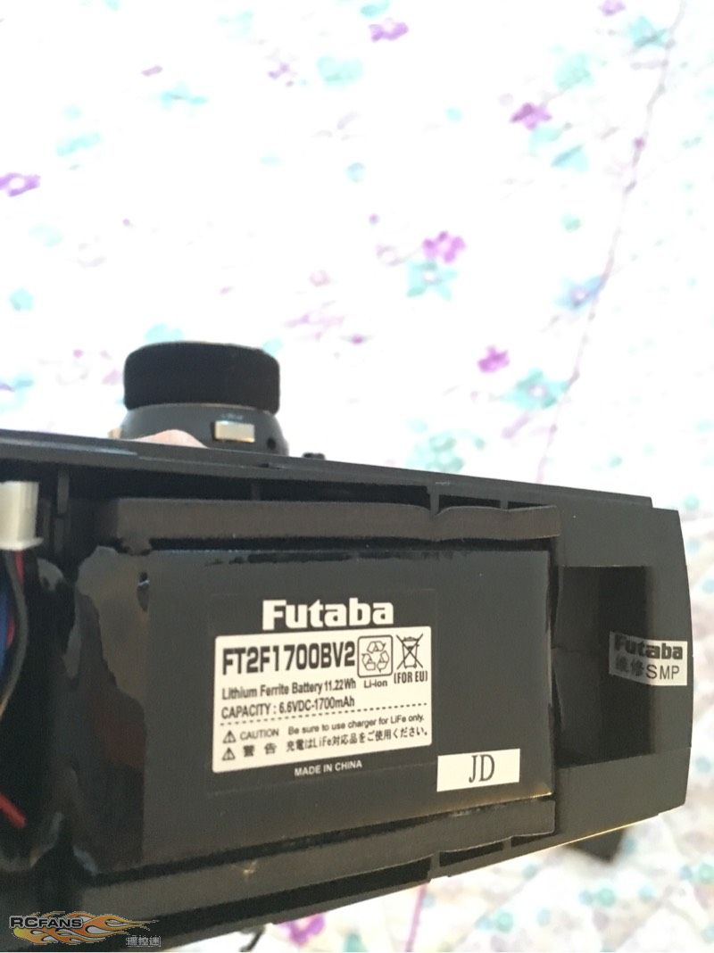 Futaba 14SG遥控器电池电压闪问题的深度解析