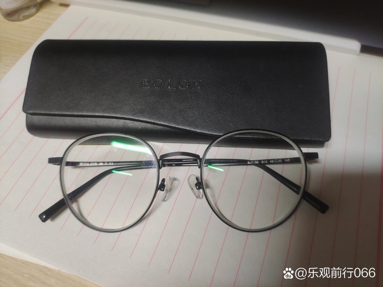 如何区别暴龙眼镜架真假