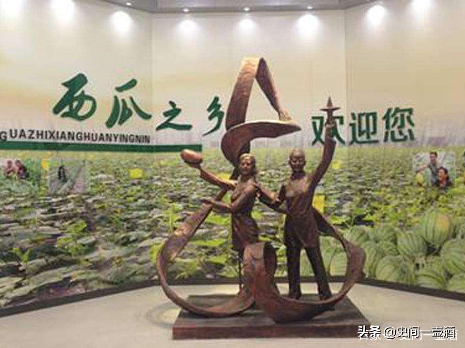 绿色脚踏图标，引领可持续未来的力量象征
