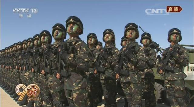 伞兵战车朱日和阅兵，展现中国力量与荣耀