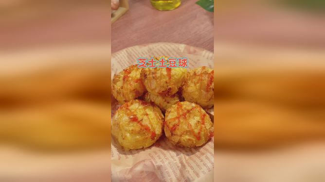 油炸鸡蛋花，一道美味的佳肴与视觉的艺术展现