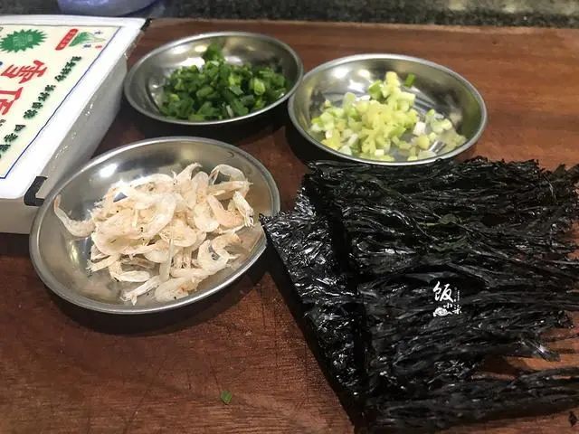 如何制作美味可口的紫菜蛋花虾仁汤