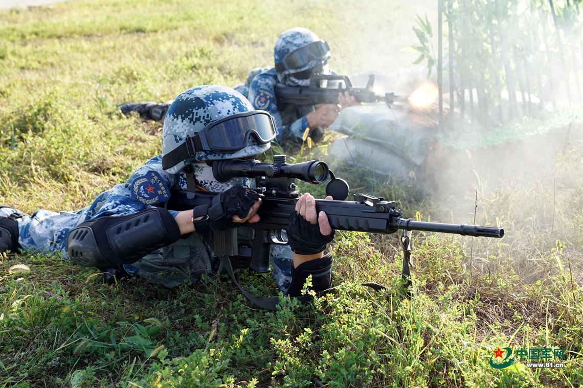 M249伞兵型，现代战争中的空中突击力量
