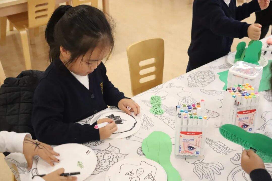 小班亿童美术目标，培养孩子们的美术兴趣和创造力