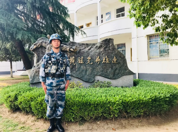 中国伞兵头盔，独特设计的背后与审美观的探讨