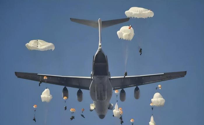 伞兵客机，空中力量的独特载体