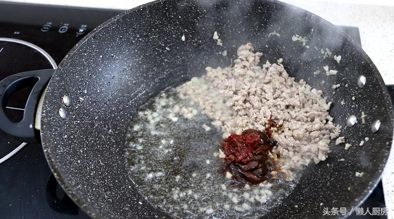 香菇菠菜蛋花汤，一道营养美味的家常汤品