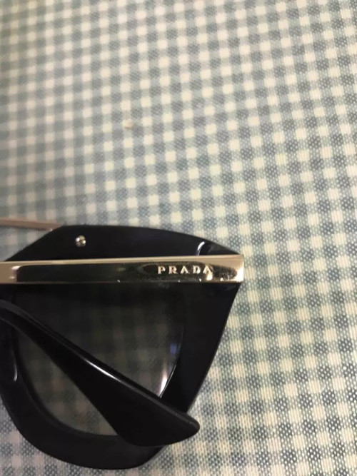 Prada眼镜怎么辨别真假