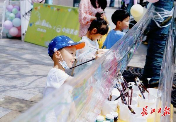 Young快乐营儿童创意美术中心，点亮孩子创意之火的乐园