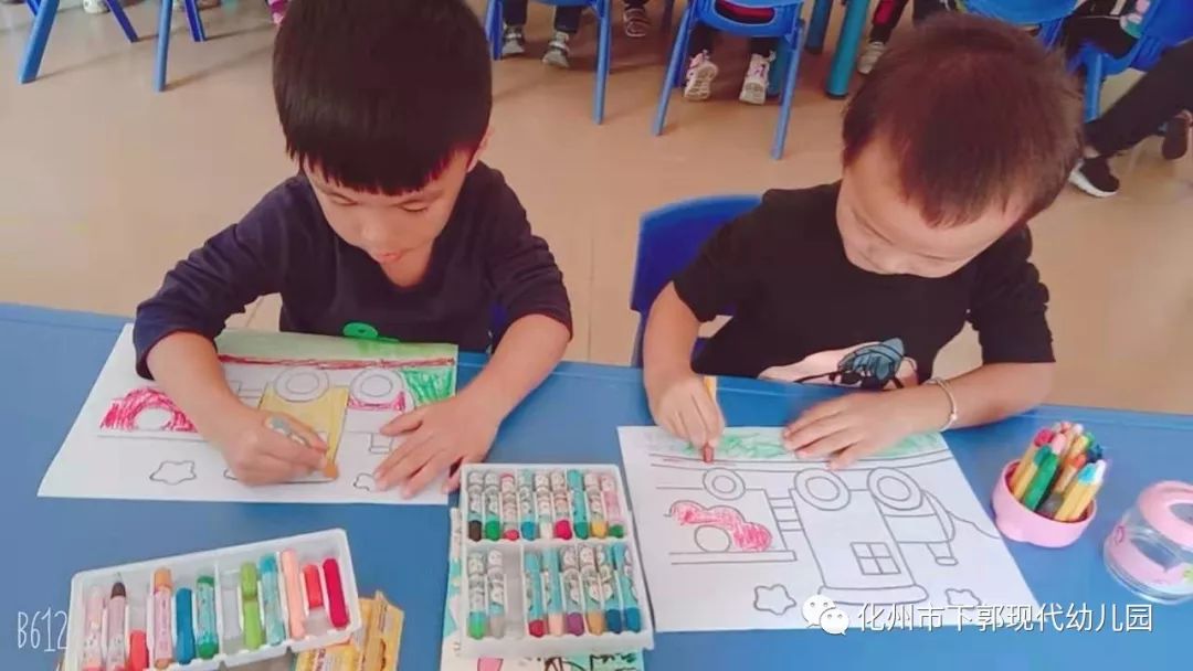 小班美术开火车报道，孩子们的艺术之旅